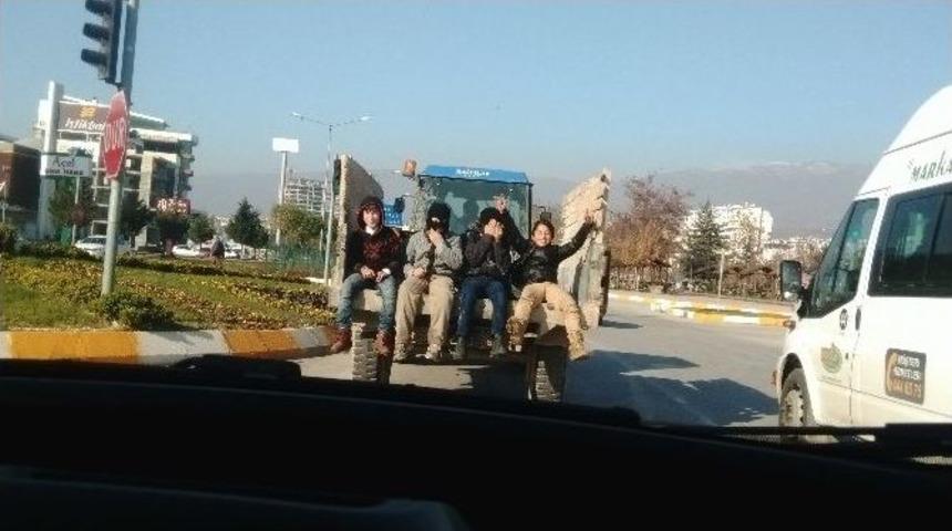 &Ccedil;ocukların Tehlikeli Yolculuğu