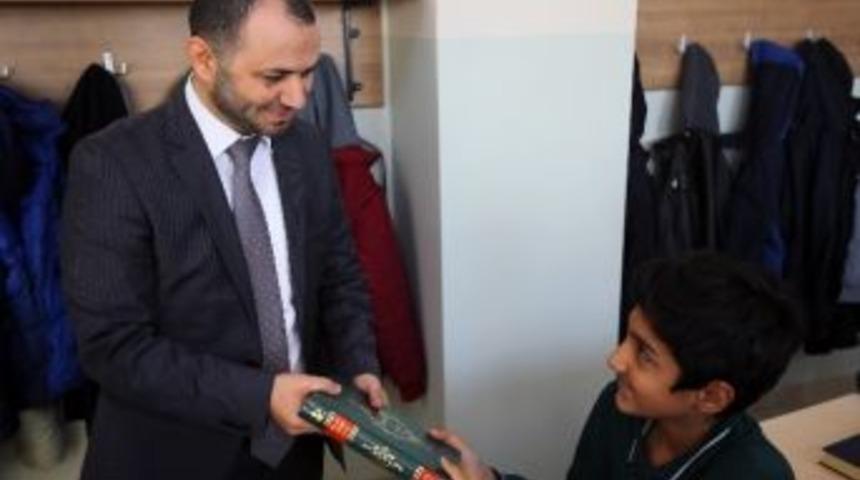 Okul A&ccedil;ılışında Hediyeleri Kur&rsquo;an Oldu