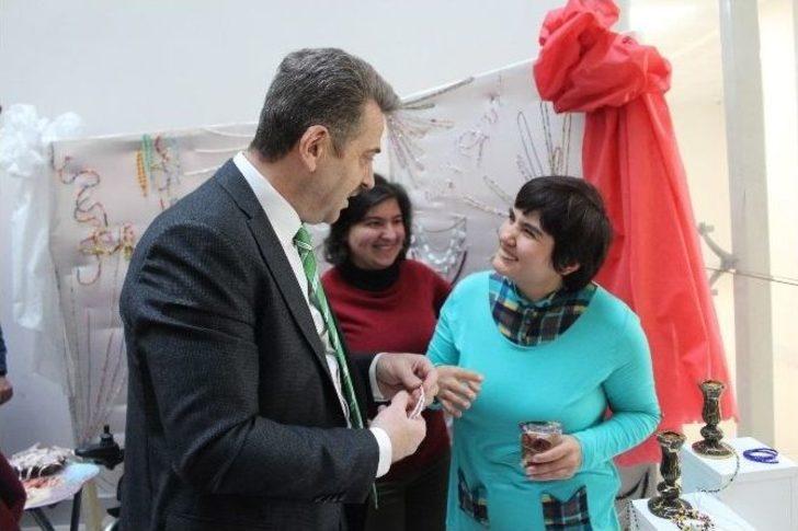 Engelli Minikler Mezuniyet Sevincini Kep Atarak Kutladı G5