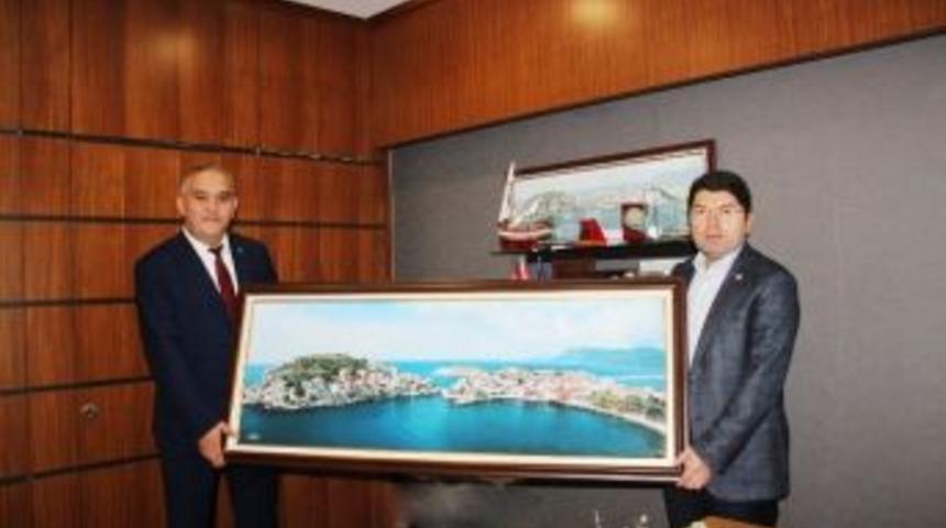 Amasra İlçe Başkanı Karabacak Milletvekili Tunç’u Ziyaret Etti