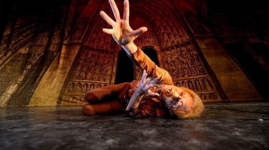 Mdob, Notre Dame&rsquo;ın Kamburu Balesini Yeniden Sahneliyor