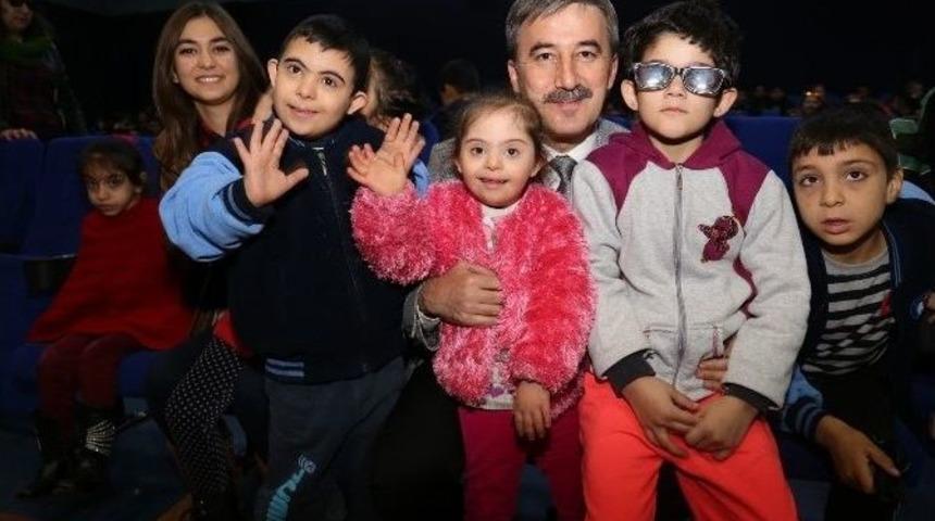 Başkan Şirin, &Ouml;zel &Ouml;ğrencilerin Sinema Keyfine Ortak Oldu
