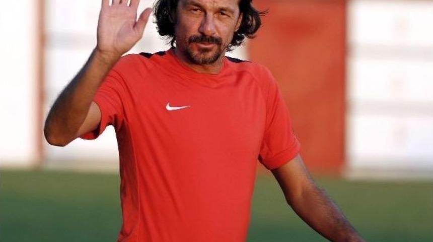 Antalyaspor’da Yusuf Şimşek İle Yollar Ayrıldı