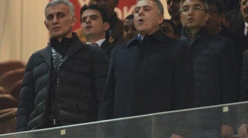 Usta İle Hacıosmaoğlu Ma&ccedil;ı Birlikte İzledi