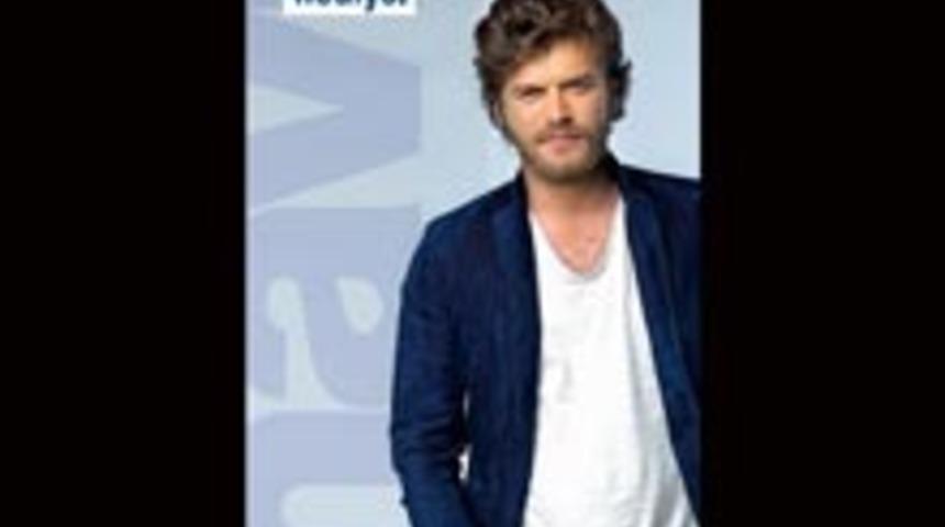 Mavi'den Kıvan&ccedil; Tatlıtuğ Posteri