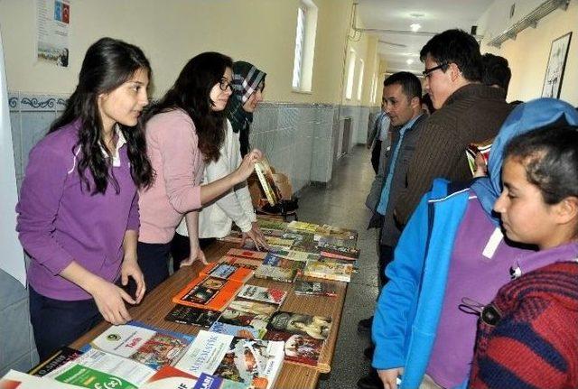 Öğrencilerden Bayır Bucak Türkmenlerine Anlamlı Yardım