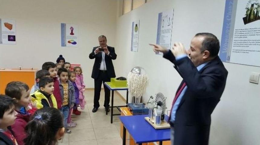 Ana Kucağından İlim Ocağına