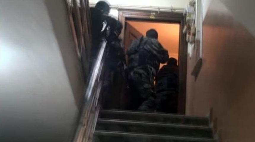 Ter&ouml;r &Ouml;rg&uuml;t&uuml; Adına Yurt Dışında Toplantılara Katılıp, İş Adamını Tehditle Para Aldılar