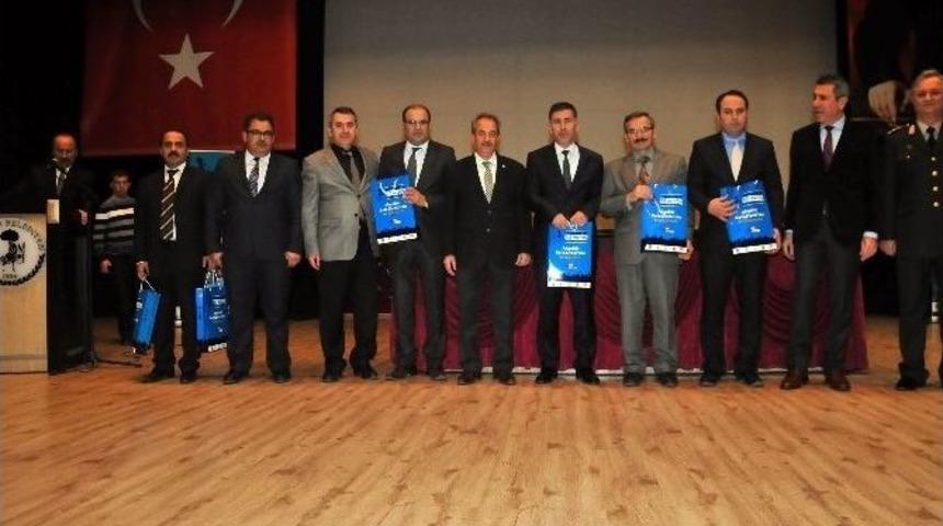 Akşehir Belediyesi&rsquo;nden 30 Bin Liralık Kitap