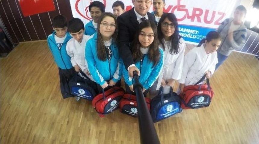 Merkezefendi Belediyesi&rsquo;nden Engelli Sporculara Malzeme Yardımı