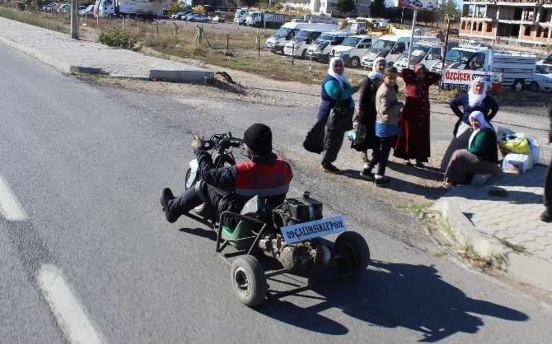 Babası Trakt&ouml;r, Kendisi Drift Motosikleti Yaptı