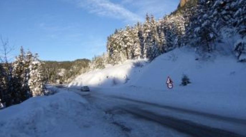 Kastamonu &Ccedil;atalzeytin&rsquo;de İki K&ouml;y Yolu Altı G&uuml;nd&uuml;r Kapalı