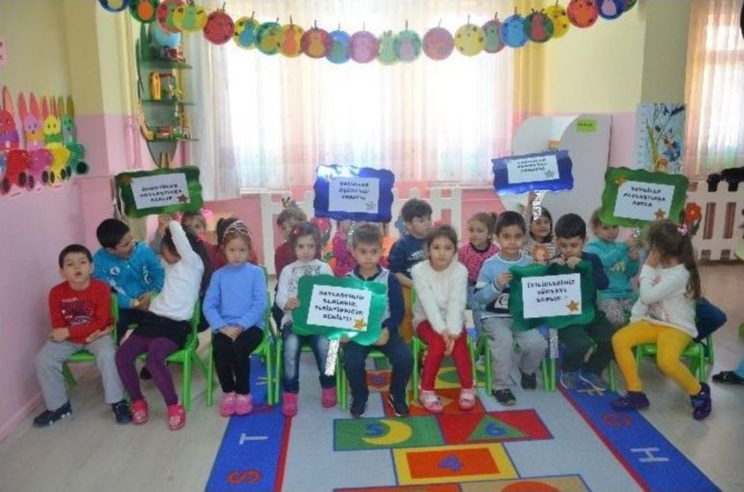 &Ccedil;ocuklar &Uuml;ş&uuml;mesin Diye Anneler Emeğini, Minikler Y&uuml;reklerini Ortaya Koydu