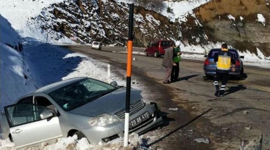 G&uuml;m&uuml;şhane&rsquo;de Trafik Kazası: 5 Yaralı