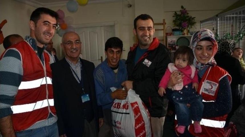 Kızılay&rsquo;dan Engelli &Ouml;ğrencilere Yardım