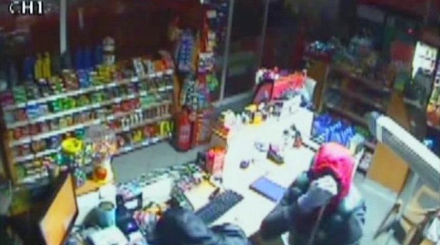 Market Hırsızları G&uuml;venlik Kamerasında