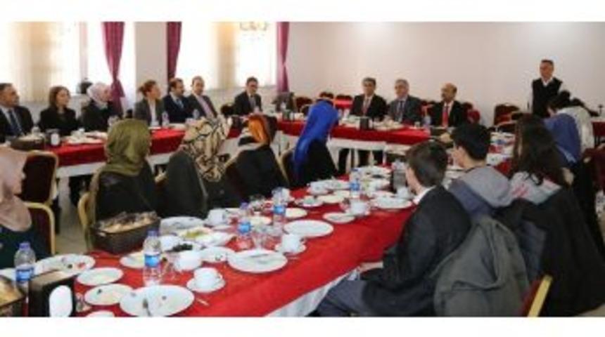 Okuma Grubu Mehmet Akif Ersoy İ&ccedil;in Toplandı