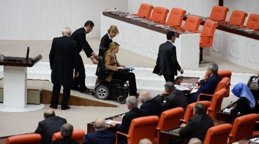 Engelli Vekil Karaburun Engelliler İ&ccedil;in K&uuml;rs&uuml;ye &Ccedil;ıktı