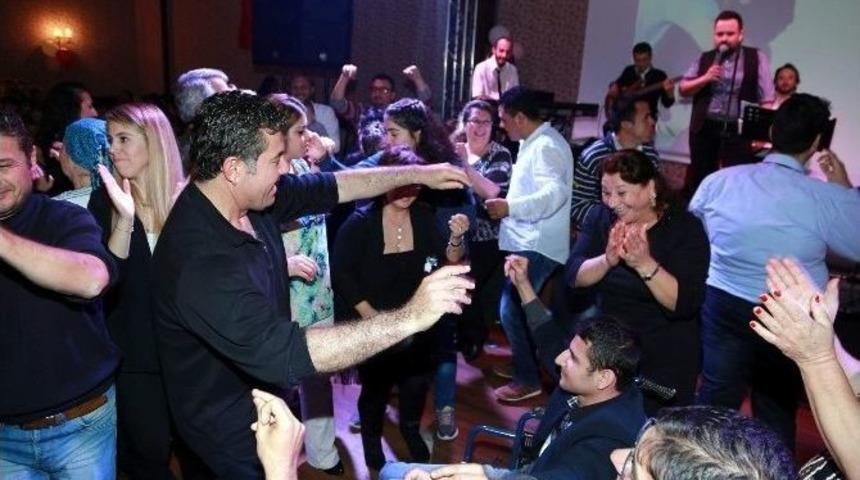 G&ouml;n&uuml;llerince Eğlendiler