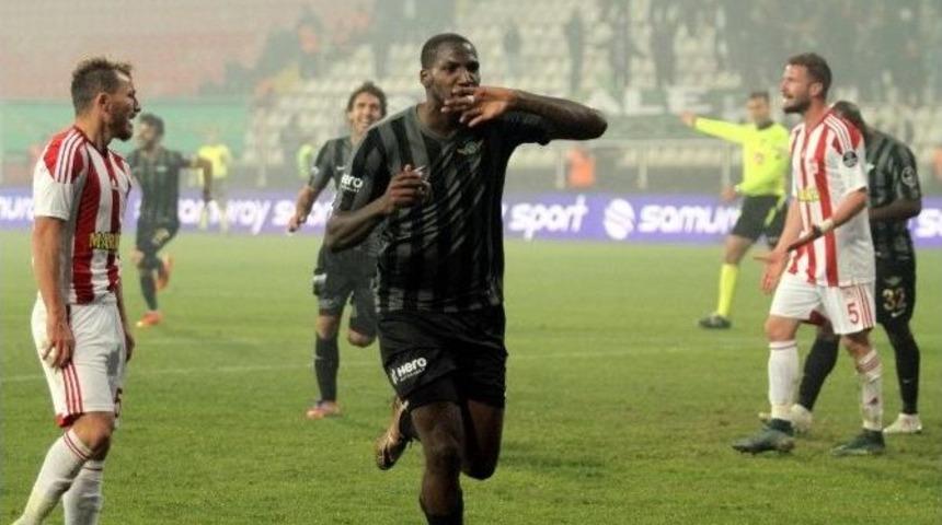 Akhisar&rsquo;da Douglao&rsquo;nun Performansı G&ouml;z Dolduruyor