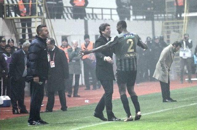 Akhisar’da Douglao’nun Performansı Göz Dolduruyor