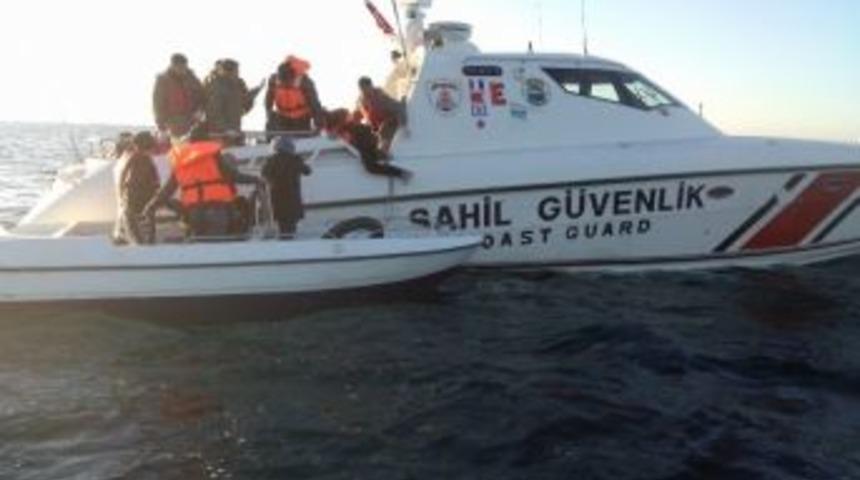 K&uuml;&ccedil;&uuml;kkuyu A&ccedil;ıklarında 14 Ka&ccedil;ak G&ouml;&ccedil;men Yakalandı