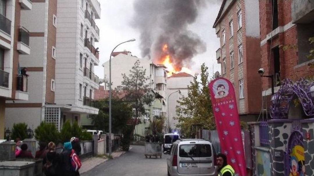 Kartal&rsquo;da Birer Saat Arayla İkinci &Ccedil;atı Yangını