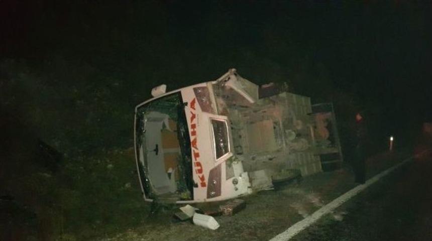 Yolcu Otob&uuml;s&uuml; Devrildi: 22 Yaralı
