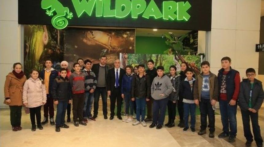 &Ccedil;ocuklar Doğanın En Tehlikeli Hayvanlarını İlgiyle İzledi