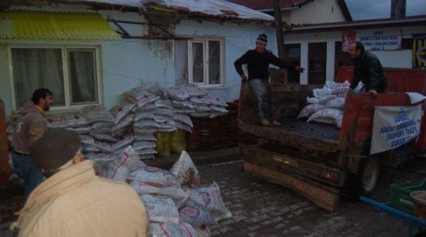 Lapseki&rsquo;de 700 Ton K&ouml;m&uuml;r Yardımı Yapılıyor