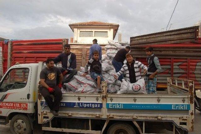 Lapseki’de 700 Ton Kömür Yardımı Yapılıyor