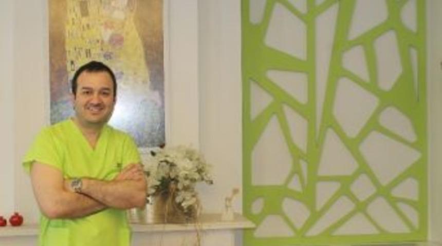 Yanlış Diş Fır&ccedil;alama Diş Eti &Ccedil;ekilmelerine Sebep Olur!