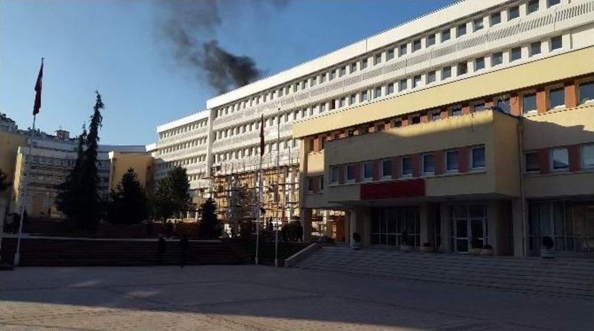 Fabrika Bacası Değil Valilik Bacası