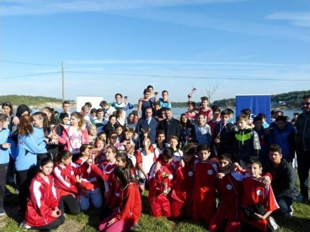 Kıran Kırana Ge&ccedil;en Kros M&uuml;sabakalarında Madalyalar Ve Kupalar Sahiplerini Buldu