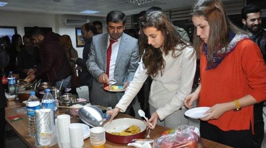 Portekizli Kızlar Y&ouml;resel Yemeklerini Tanıttı