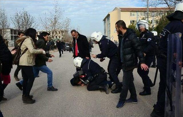 Üniversite Öğrencilerine Tazyikli Su Ve Biber Gazlı Müdahale