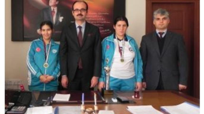 Altunhisar&rsquo;da Engelliler Bir Başarıya Daha İmza Attı