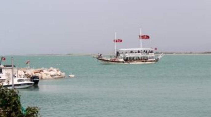 Şeb-i Arus T&ouml;renlerini İzleyenlere Tekne Gezisi Hediyesi