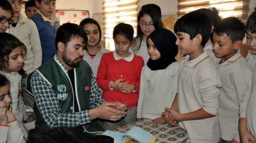 Parası Olmayan &Ouml;ğrenci T&uuml;rkmenlere Dua G&ouml;nderdi