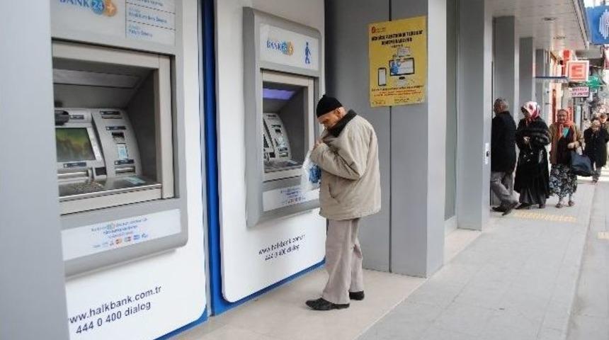 Polis, Belediye Hoparlöründen Dolandırıcılara Karşı Halkı Uyardı