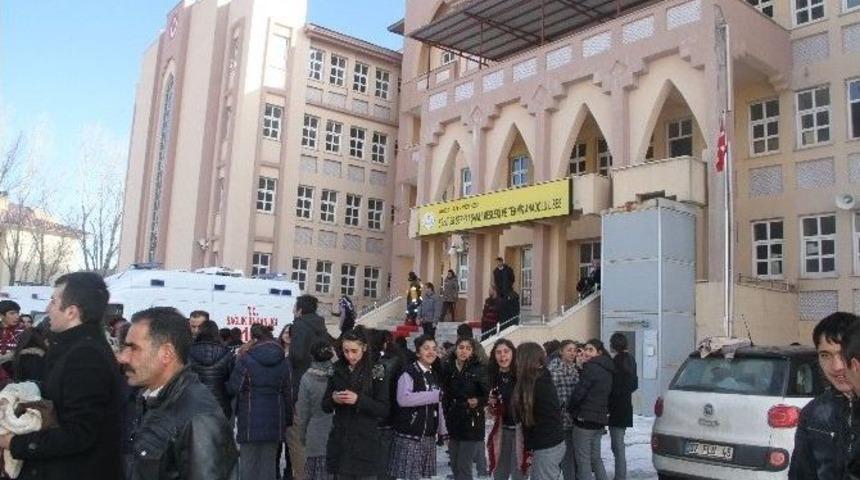 Okulda Yangın Paniği