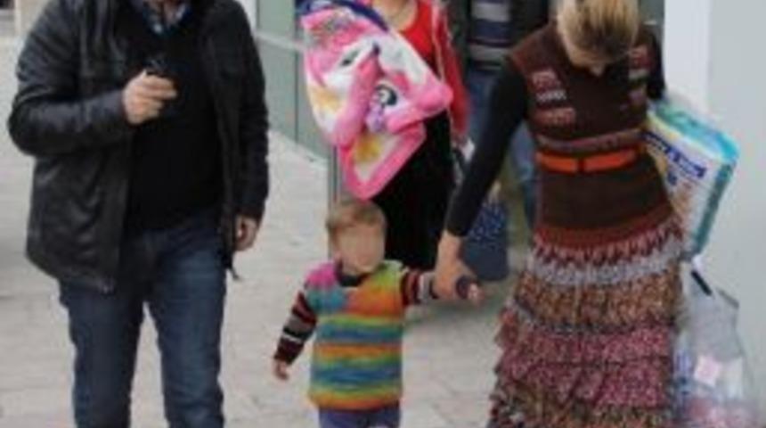 Tutuklanan 2 Kadın Çocuklarını Da Cezaevine Götürdü