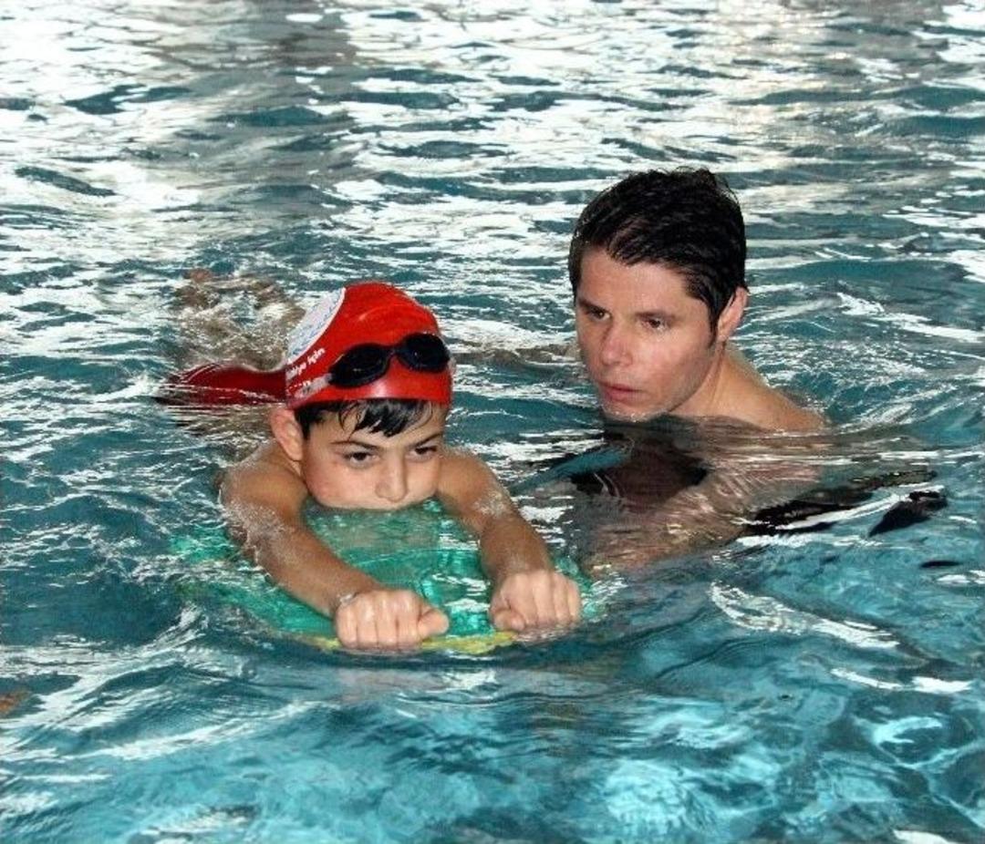 Minik &Ouml;ğrenciler Geleceğe Kula&ccedil; Atıyor