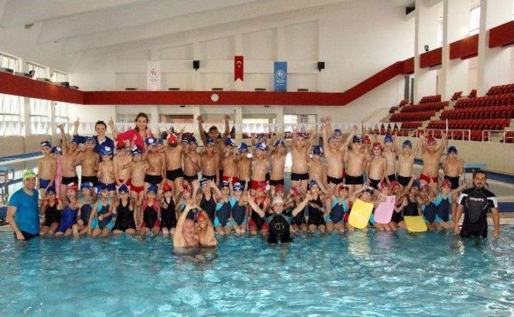 Minik Öğrenciler Geleceğe Kulaç Atıyor G2