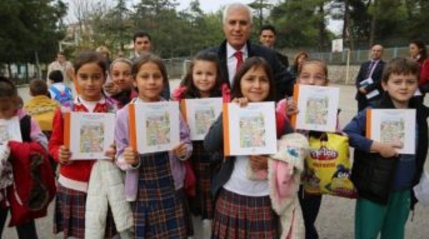 Başkandan &Ccedil;ocuklara Kitap