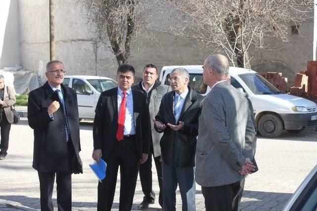 Bursa Vakıflar Bölge Müdürü Mustafa Emek’ten Kara Mustafa Paşa Camii’ İnceleme