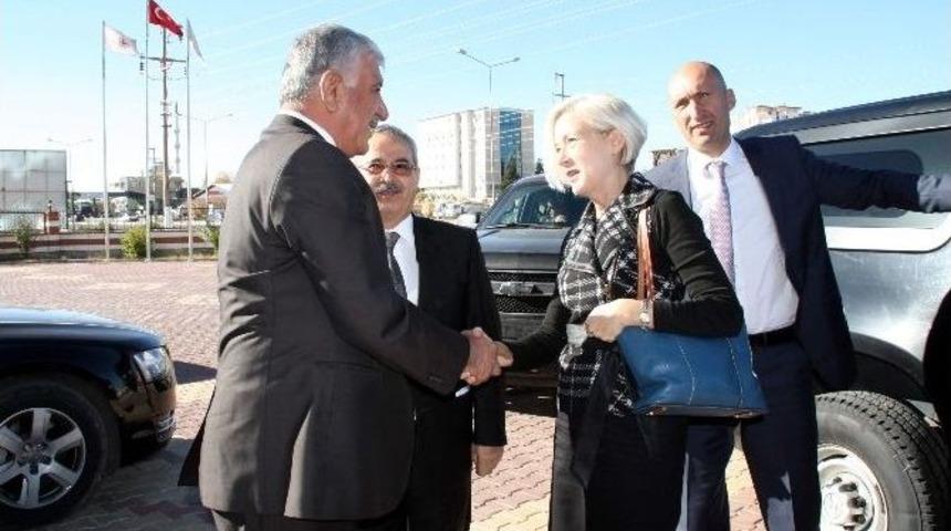 Abd Adana Konsolosu Linda Specht, Başkan Uslu&rsquo;yu Ziyaret Etti