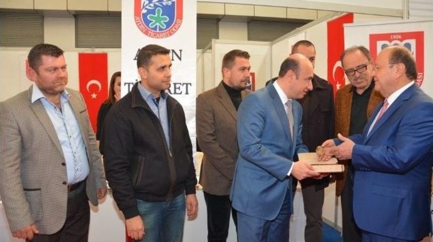Ayto Başkanı &Uuml;lken&rsquo;den Başkan &Ouml;zakcan&rsquo;a İncir Hediyesi