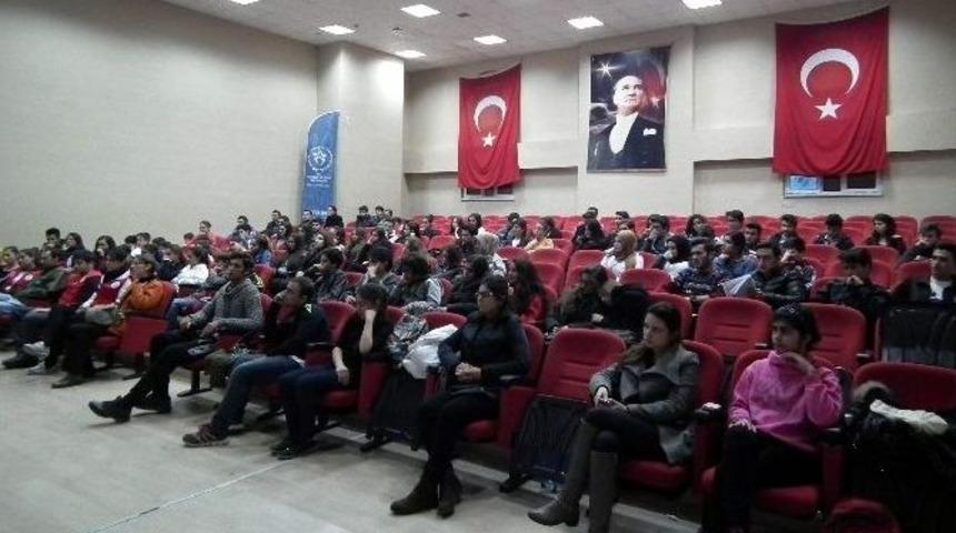 Gen&ccedil;ler Ter&ouml;rle M&uuml;cadele Konusunda Bilgilendirildi