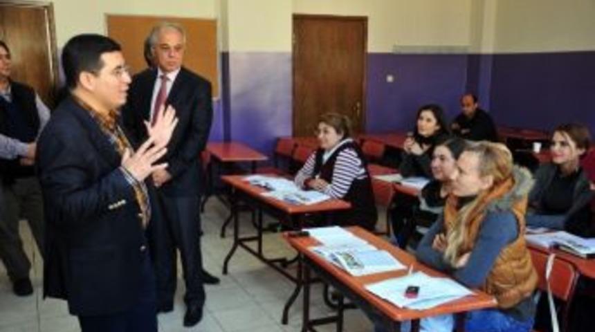 Akmek İngilizce &Ouml;ğretmenlerini Eğitiyor